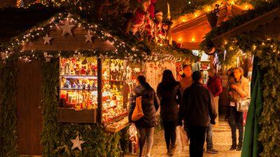 Weihnachtliche Hütten und Verkaufsstände des Stuttgarter Weihn